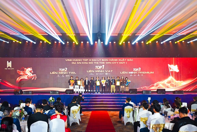 Tại sự kiện vinh danh đại lý đồng hành cùng The Win City giai đoạn 1