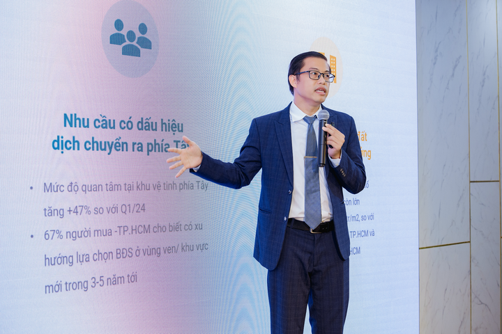 Ông Đinh Hoàng Thắng, Quản lý Kinh doanh cấp cao của Công ty Cổ phần PropertyGuru Việt Nam tại sự kiện “Expert Coaching - Đào tạo chuyên sâu dành cho môi giới”.