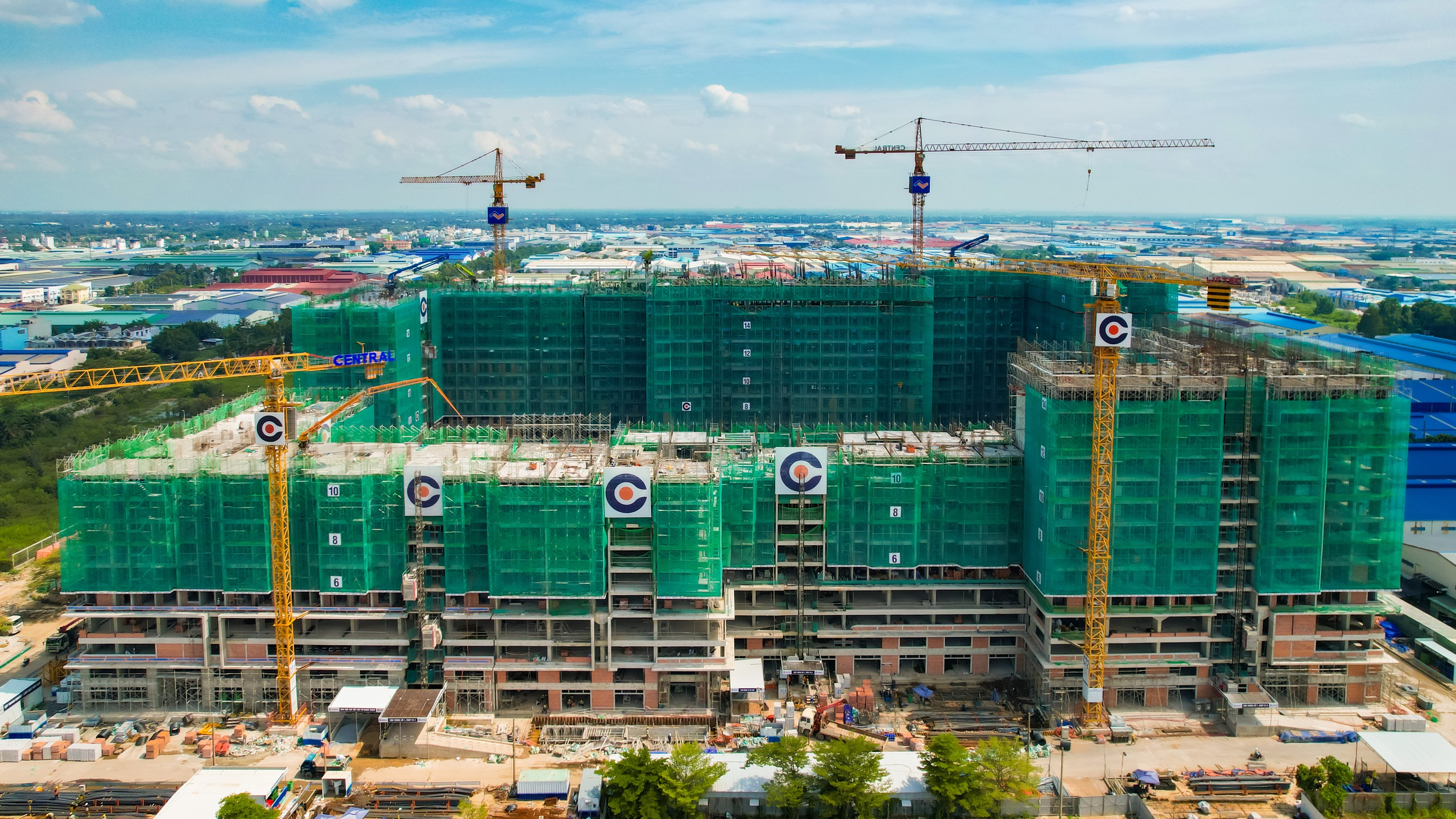 The Win City được chính chủ đầu tư – Central xây dựng, bảo chứng chất lượng công trình và tiến độ luôn vượt từ 30-45 ngày. Hiện nay, dự án đang triển khai 6 tháp Victory Heights, dự kiến cất nóc vào tháng 11 và tháng 12/2026.