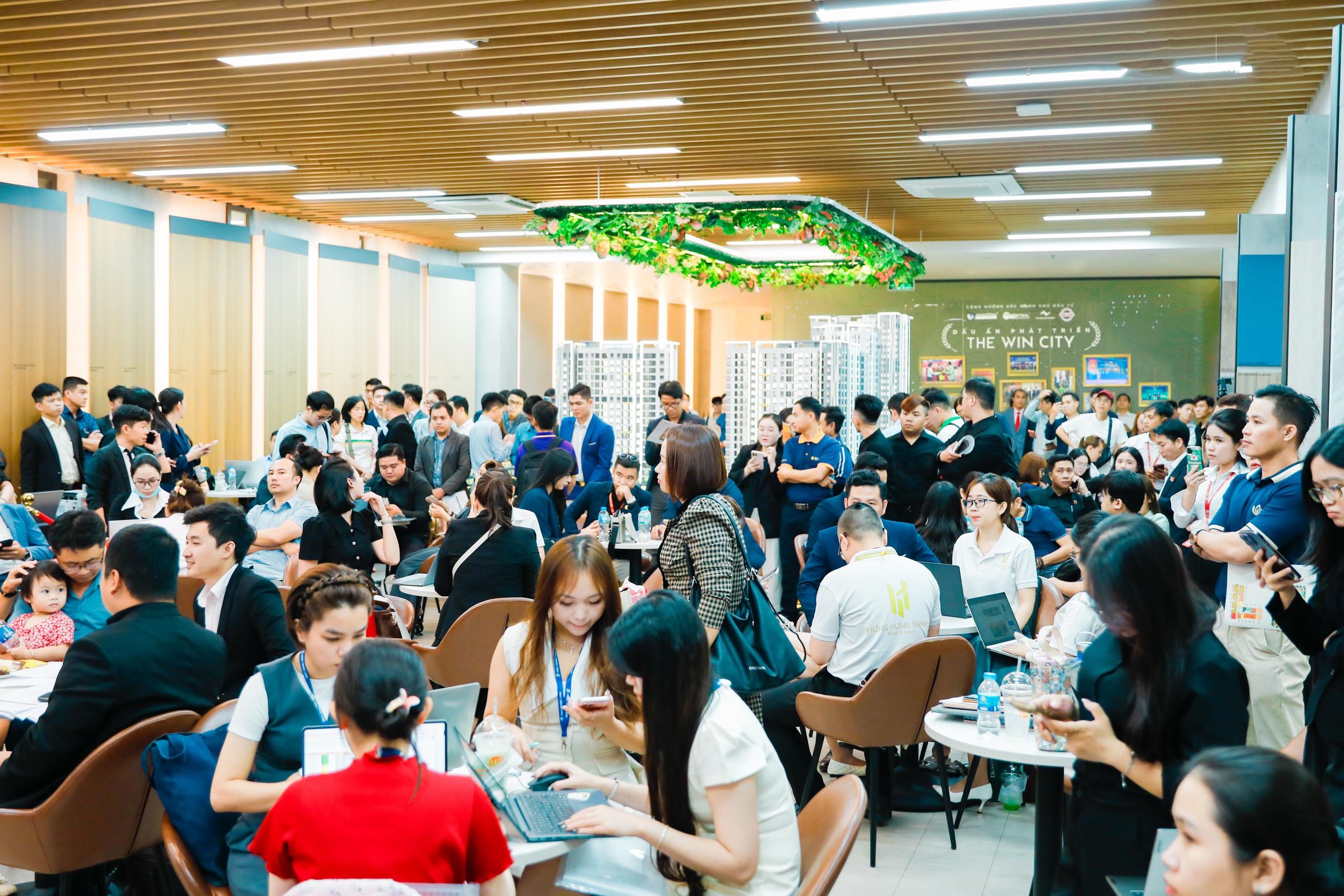 The Win City thu hút nhiều khách hàng tại TP.HCM, miền Tây tham quan và tìm hiểu dự án.